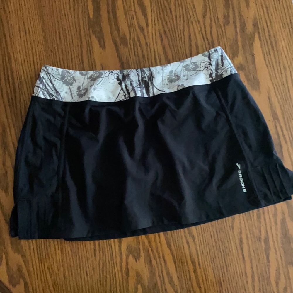 New without tags Brooks running skirt